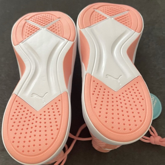 Puma - Picture 2 of 4